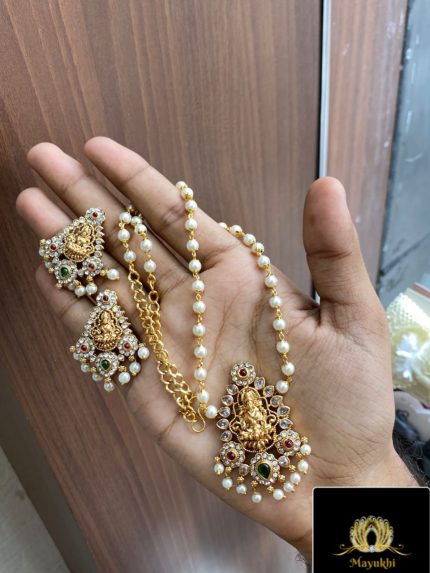 PEARL LEKSHMI NECKPIECE