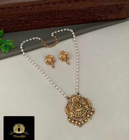 SIMPLE PEARL IDOL CHAIN