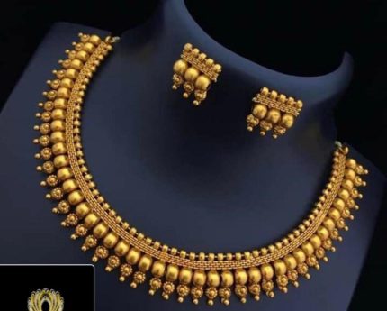 SIMPLE TRADITIONAL NECKPIECE