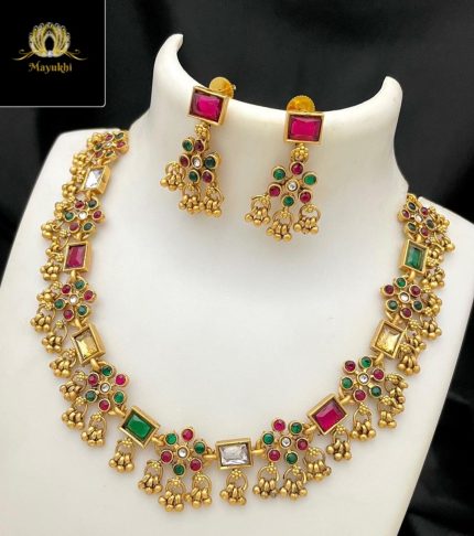 KEMP FLORAL BUDGET NECKPIECE