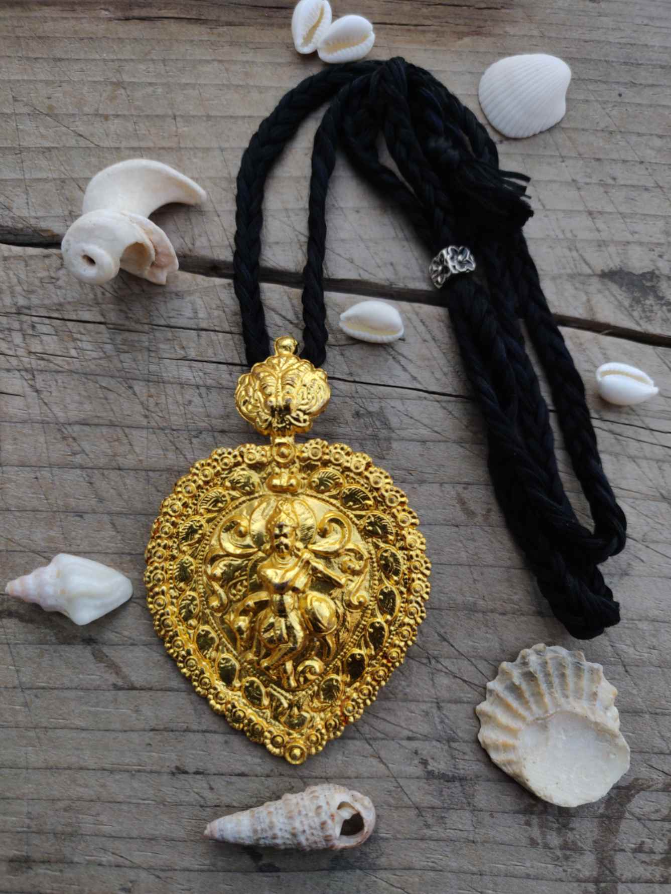-Nt1IIGCUJkvRmiWgc4_ BLACK THREAD PENDENT LONG CHAIN - Image 1