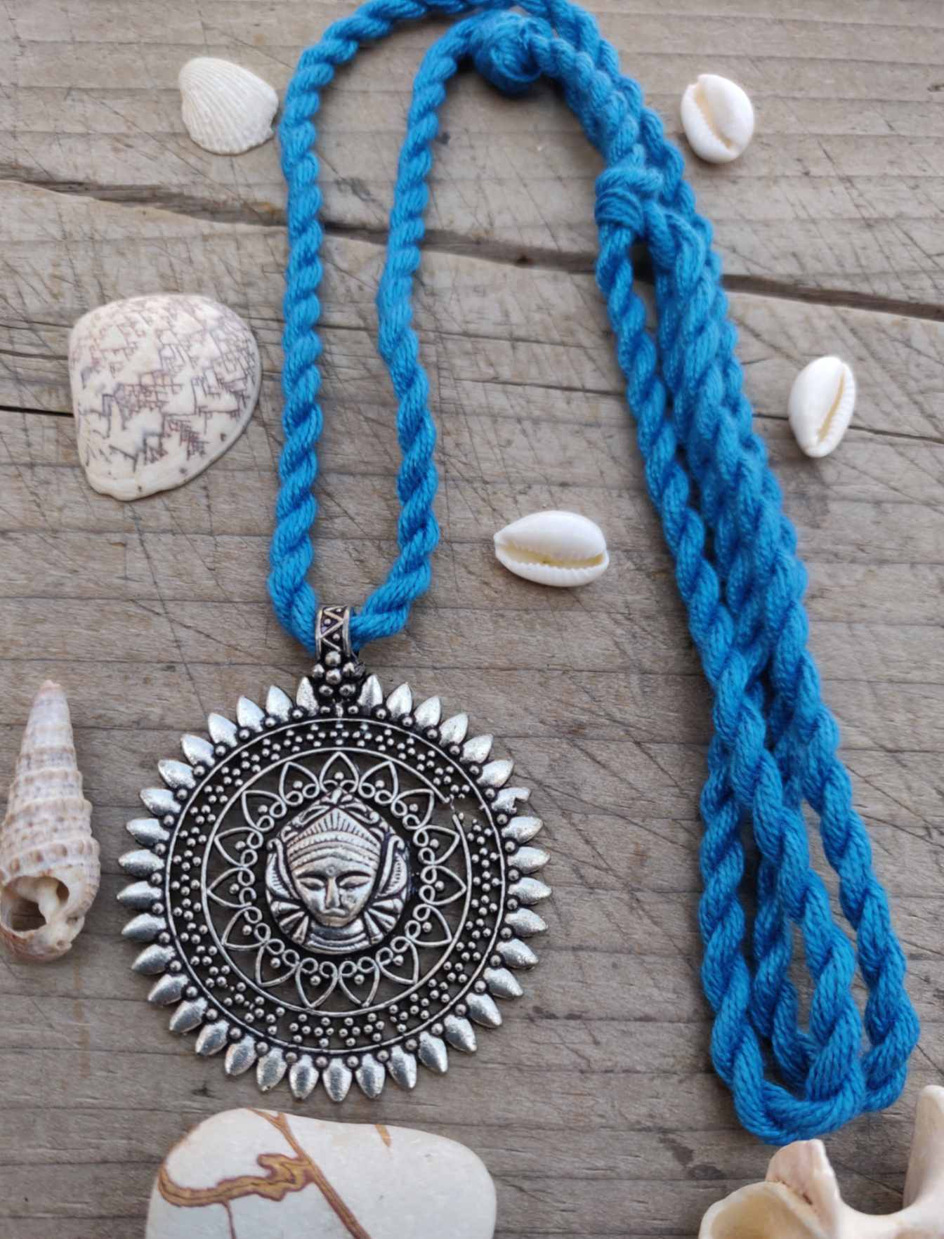-Nt5q0sZh9wBYVKaI6IE BLUE THREAD PENDENT LONG CHAIN - Image 1