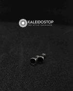 ROUND BLACK IN SILVER STUD - K719