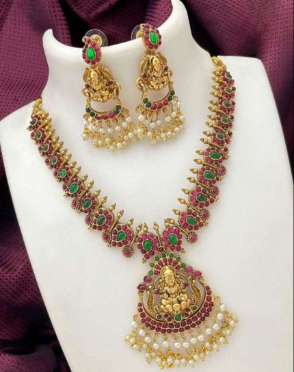 MAANVI KEMP NECKLACE