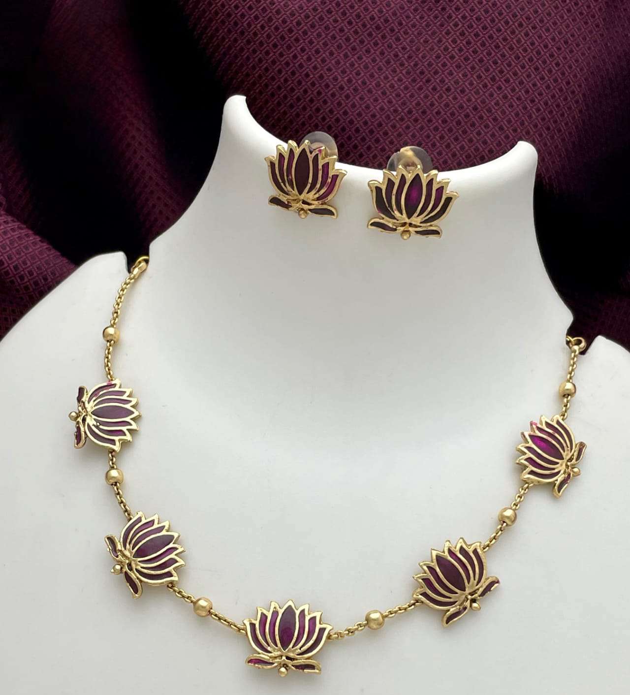 Compress_20250620_214734_4488 PREMIUM LOTUS NECKLACE - MAROON - Image 1