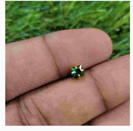 GREEN SINGLE STONE NOSEPIN BY MAYUKHI