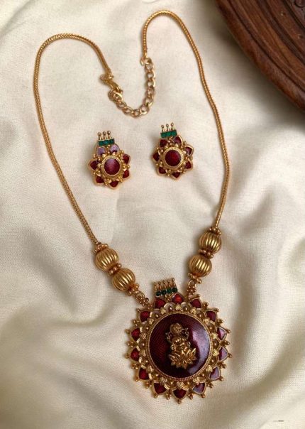 MRINALINI PALAKKA CHAIN NECKLACE - RED