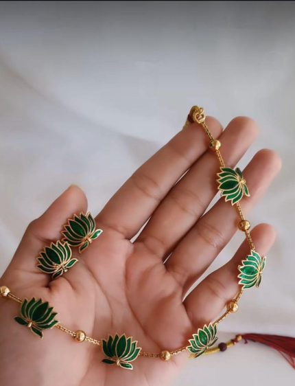 LOTUS NECKLACE -  GREEN