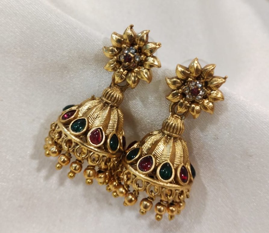 IMG-20250530-WA0248 PREMIUM ANTIQUE FLORAL MED SIZE JUMKA - Image 1