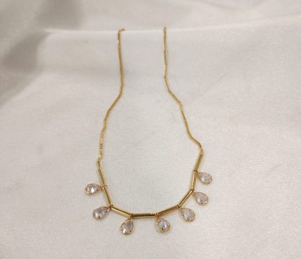 WHITE TEAR DROP MINIMAL CHAIN