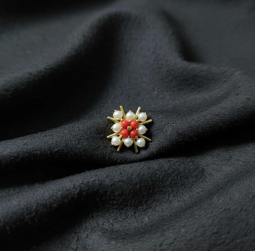 Compress_20251015_210534_4688 SQUARE PEARLS - NOSEPINS - Image 1