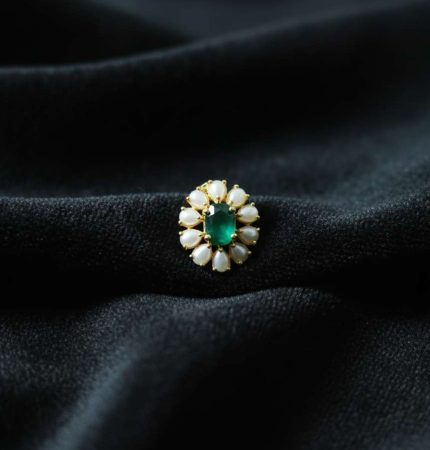 WHITE PEARLS AND GREEN MID STONE NOSEPINS