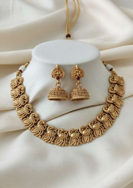 NOOPURA NECKLACE SET WITH JUMKA