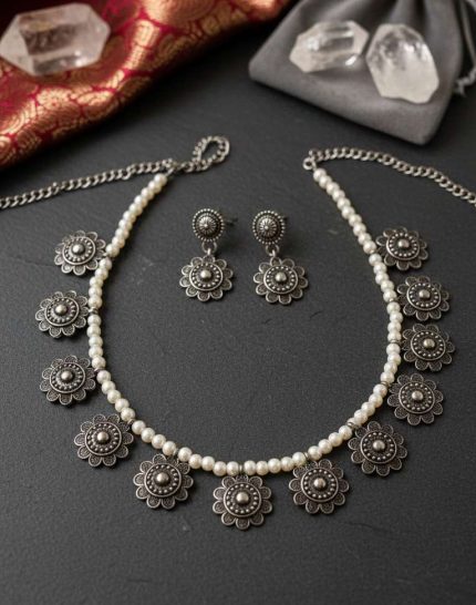 MOTI BLACK FLORAL NECKPIECE