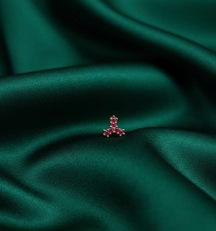 TRIO TRIANGE IN RUBY RED STONES