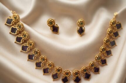 SIMPLE PALAKKA PENDENT CHAIN SET WITH EARRINGS - MAROON
