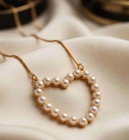DAILY WEAR MINIMAL NECK CHAINS -MOTHER OF PEARLS IN HEART