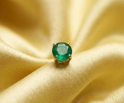 OFFER SALE NOSEPINS  -DESIGN 32 GREEN STONE